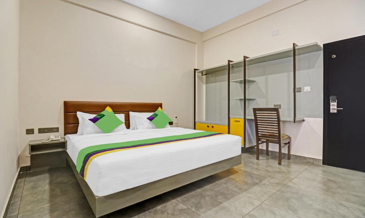 Treebo Grand Vistara Airport Suites Kochi Kültér fotó