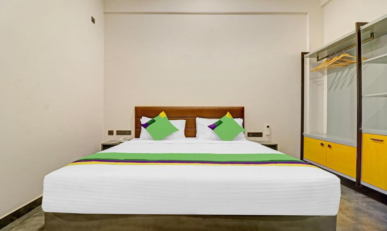 Treebo Grand Vistara Airport Suites Kochi Kültér fotó