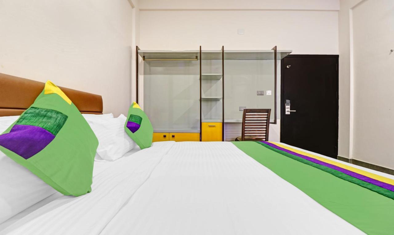 Treebo Grand Vistara Airport Suites Kochi Kültér fotó