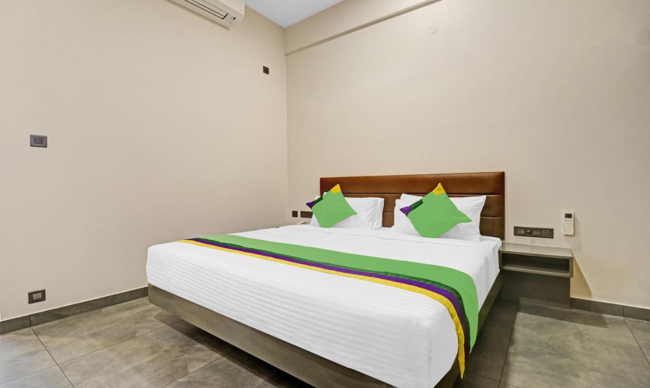 Treebo Grand Vistara Airport Suites Kochi Kültér fotó