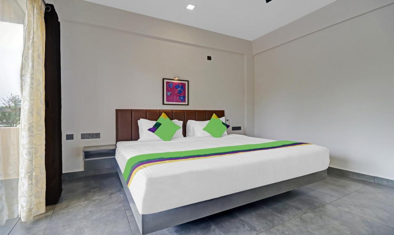 Treebo Grand Vistara Airport Suites Kochi Kültér fotó