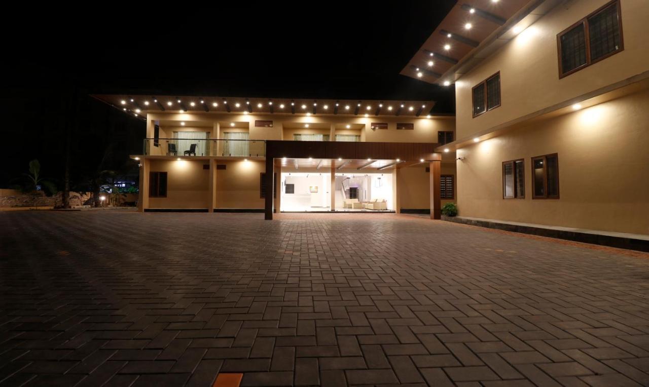 Treebo Grand Vistara Airport Suites Kochi Kültér fotó