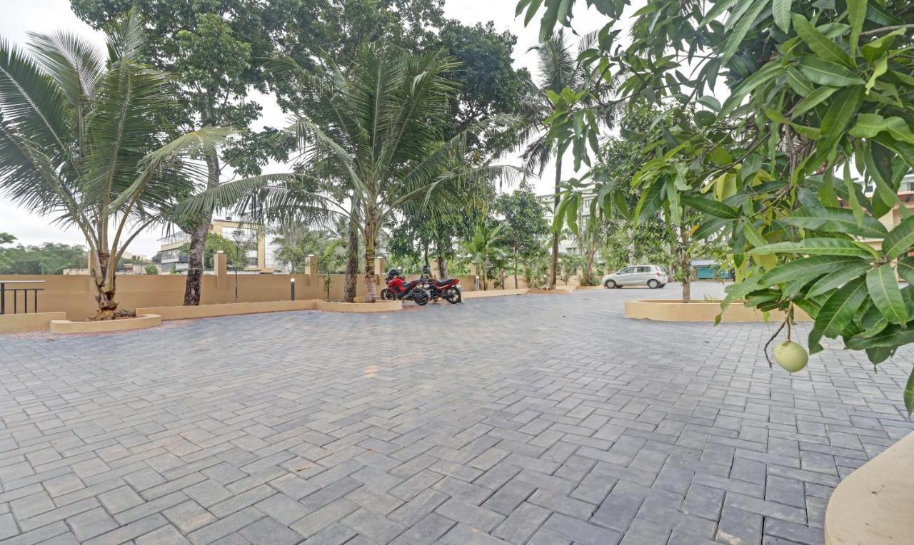 Treebo Grand Vistara Airport Suites Kochi Kültér fotó