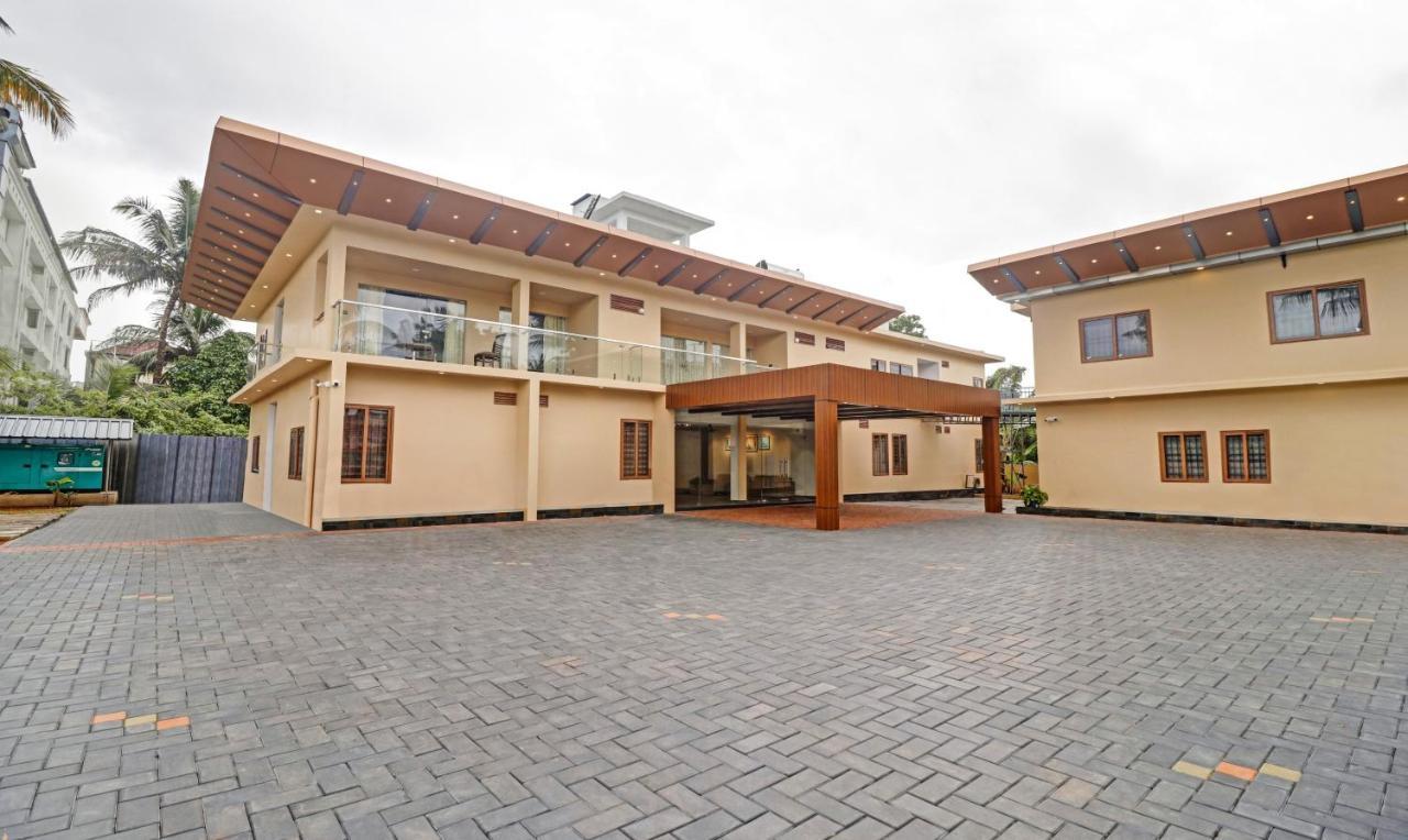 Treebo Grand Vistara Airport Suites Kochi Kültér fotó