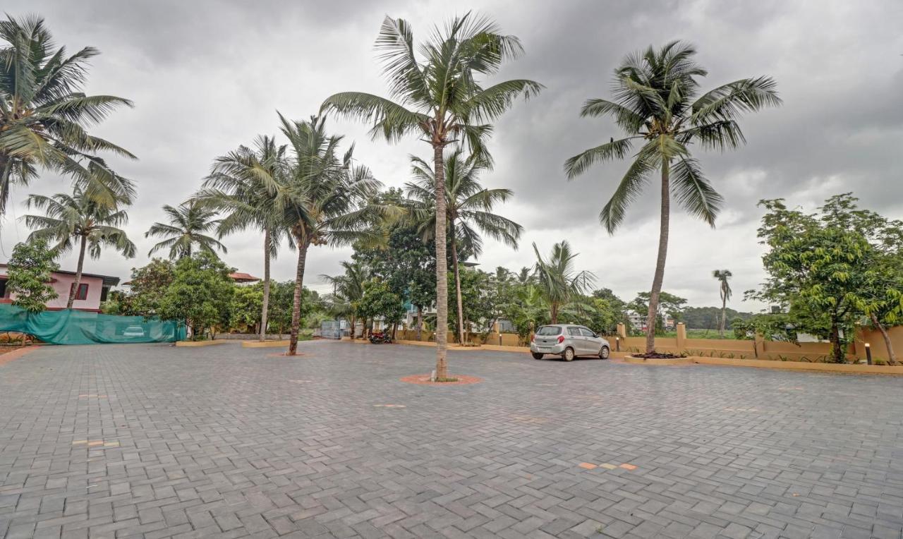Treebo Grand Vistara Airport Suites Kochi Kültér fotó