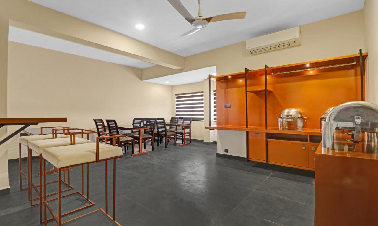 Treebo Grand Vistara Airport Suites Kochi Kültér fotó